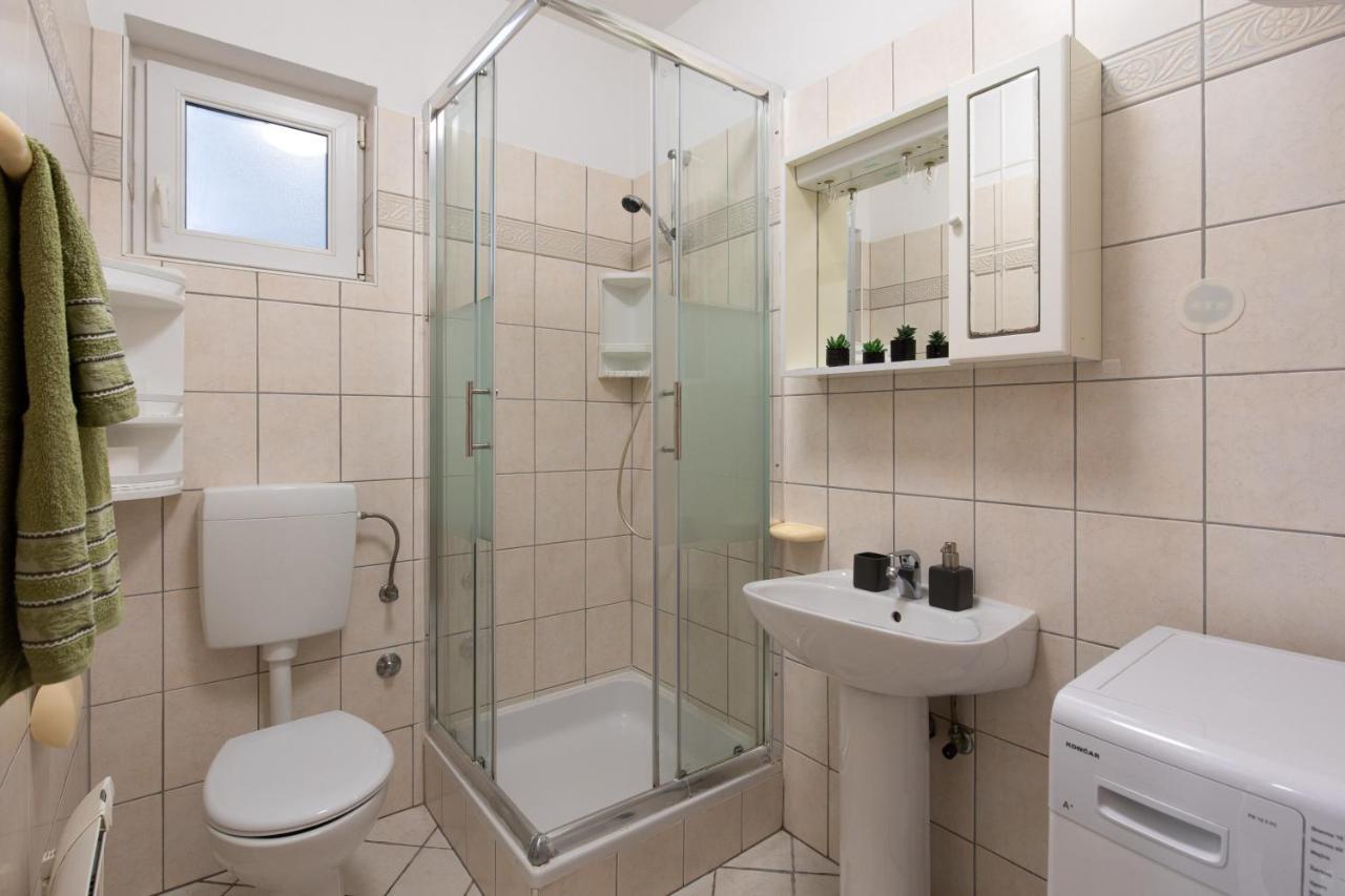 Apartment Filip Krk Town Eksteriør billede